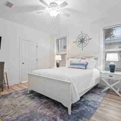 Updated Seacrest Beach beauty! 4 bikes included Rooms