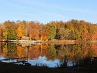 Stevens Lane New Log Cabin - Lamoka Lake - Just Steps from the Water's Edge. Hotels in Tyrone