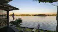 Lakefront Storybook cottage • Hot Tub • Fireplace • 4 bd 2 bath. - WiFi