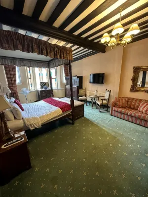 George & Pilgrims Hotel Hotel di 