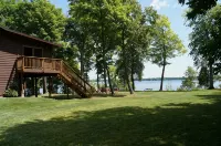 Cozy Lake Home with Stunning View of Round Lake - Homestays