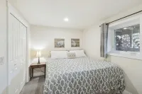 Family friendly house in Many Lakes with Hot Tub