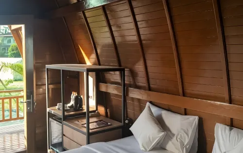 Cabin Geulis Cisarua Puncak - balcony