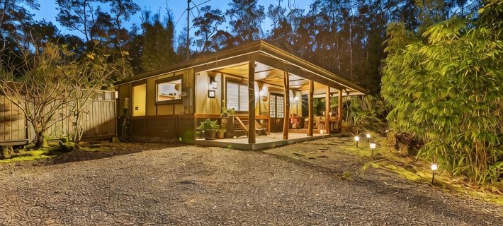 Volcano Tea House Cottage - Spa Bath, Hot Tub, and Fireplace with Japanese Decor 볼케이노 호텔
