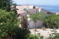 Air-Conditioned T1 Apartment for 2 People, Terrace with Sea View, Garden & Parking - Apartments