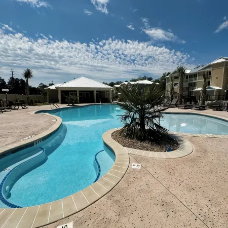 1st FL, 3-Bed Condo, Mins from Beach, Marshwalk, and Golf!