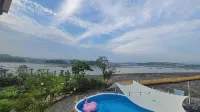Sacheon Bito Island Marine Blue Pension - مسبح