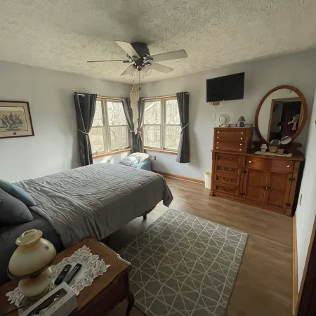 2-Bedroom Vacation Home Minutes Away from Greencastle and Depauw Campus