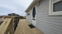 Semi-Oceanfront 🏄‍♀️Oceanviews🌊 on a Private Access Road⛱ 50 feet to the beach - balcony