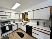 Cozy 1-bedroom apartment unit C, sleeps 6  across from famous Cody Nite Rodeo!