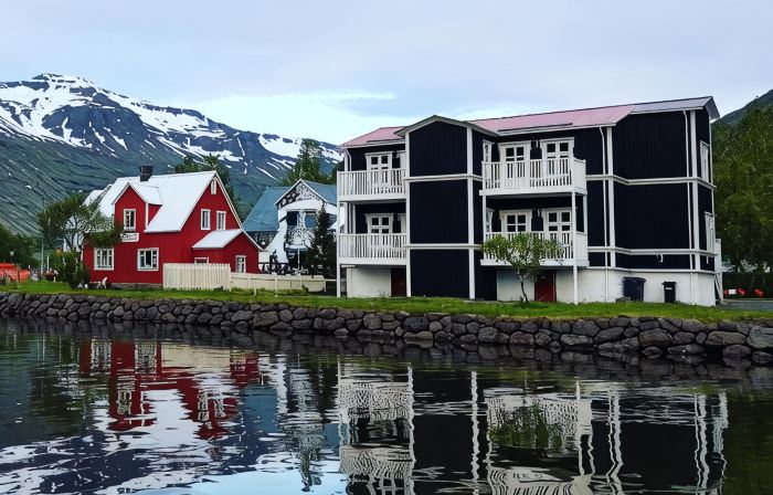 Við Lónið Guesthouse