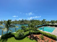 Dolphin Cove - Boutique
