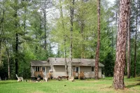 Quaint Clam 2 Bedroom Home - Homestays