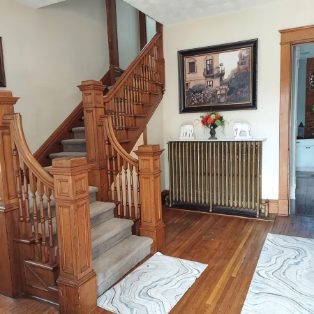 Charming historical 4 bd & 3 full ba home in Terre Haute with WiFi, AC & parking