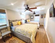 Serene Downtown Kanab Hub for Zion, Bryce, Lake Powell, & Grand Canyon with Yard - ห้องครัว
