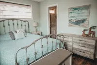 Slice of Heaven Lake Front Cottage with Hottub, Fire Pit, Kayaks & Dog Friendly!