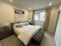 Very cozy copper John, town center retreat! - 발코니