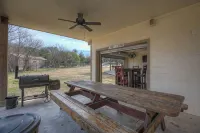 Let's Go Tubing! Awesome House-Next to River!