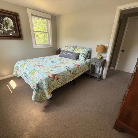 Private 1 bedroom, 2nd floor unit: deck, fire pit, space for boat & trailer