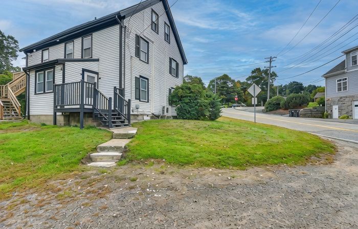 Charming 2-bedroom apartment in nice Sharon with WiFi, AC near Gillette Stadium