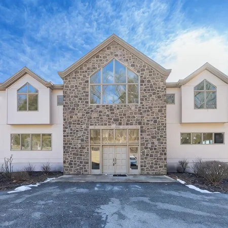 Luxurious 5-bedroom 5.5 bath house with AC, WiFi in charming Chadds Ford