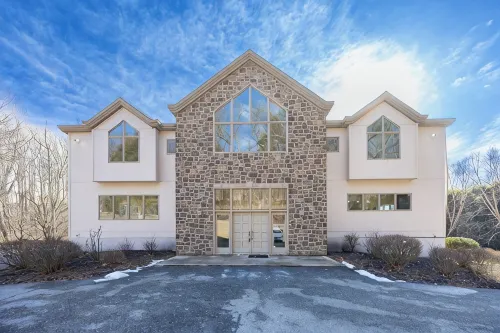 Luxurious 5-bedroom 5.5 bath house with AC, WiFi in charming Chadds Ford