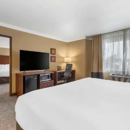 Comfort Inn & Suites Redwood Country