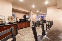 Cobblestone Inn & Suites - Big Lake - parking