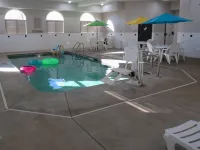 Country Inn & Suites by Radisson, Cedar Rapids Airport, IA - Pools