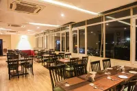 J Hotel - Breakfast