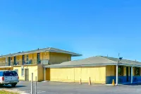OYO Hotel Jonesboro Near Atlanta Airport - Parkplatz