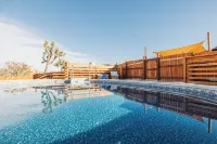 Desert Oasis with Star Gazing/Fire Pit/Games/Spa and Pool/BBQ - مسبح