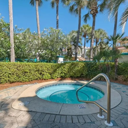 On the Beach - Gated Community - Elevator - Community Pool - Beach Service Incl!