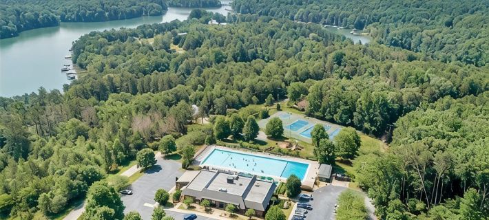 Zoka - A Luxe Modern Cabin Near Clemson w/ Hot Tub - Lake Hartwell Hotels in Oconee County