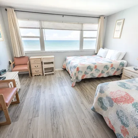 Oceanfront 2Br Condo w/ Balcony & Flexible Sleeping Setup, Unit 338