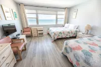 Oceanfront 2Br Condo w/ Balcony & Flexible Sleeping Setup, Unit 338 - Wifi