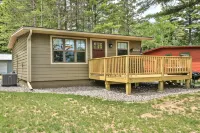 Gone Fish Inn: Remodeled Lakefront Cabin, FREE Wi-Fi & Firewood, No Cleaning Fee - 3つ星