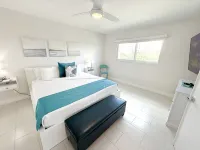 Steps to Sand/2 King Bedrooms/Free Laundry in Unit - Wifi