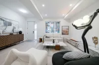 4BR King West Walk to Downtown Sleeps 9 Hotéis em Niagara