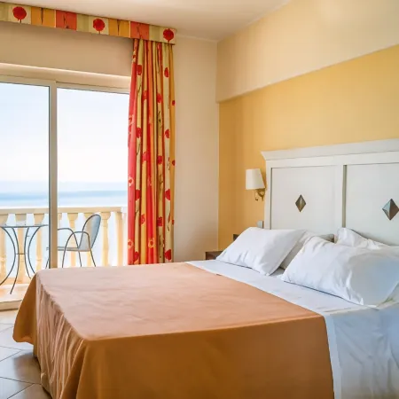 Hotel Orizzonte Отели рядом с достопримечательностью «Пляж Спизоне»