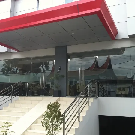 Bunda Hotel Bukittinggi Отели в г. Букиттинги
