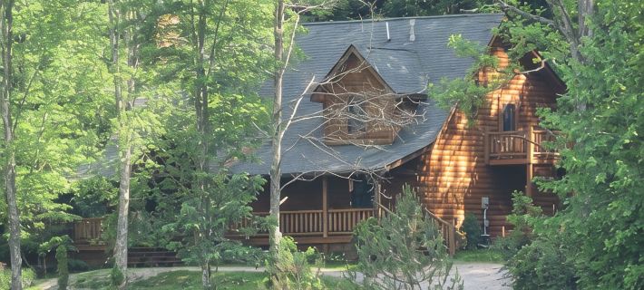 Adventurewood Luxury Log Cabin - Hot Tub, Fireplace, Pool Table Hotels in Brown County