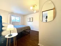 Cozy 2BR Mid-Century Townhouse w/Parking Near Downtown Ann Arbor & The Big House - Apartments