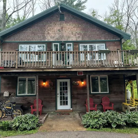 Rustic ski chalet in the heart of North Conway off West Side Road