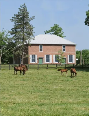 Renovated Train Station on Thoroughbred Horse Farm - 무료 와이파이