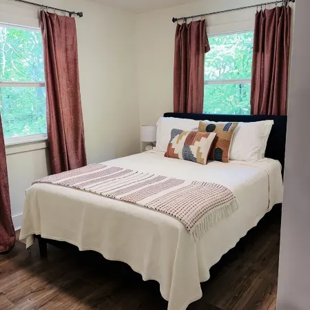 Cozy mountain cabin in Hiawassee!