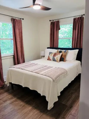 Cozy mountain cabin in Hiawassee!