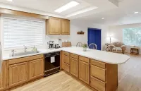 Beautiful, Open, Light Filled Home Close to University of Oregon Campus. - Bungalows
