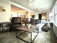 Modern 3 bedroom close to the bay and downtown!