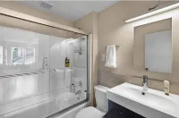Luxury Downtown Retreat - Prime Spot - Sleeps 6 - Homestays